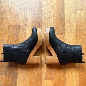 Universal Thread Clog Boots
